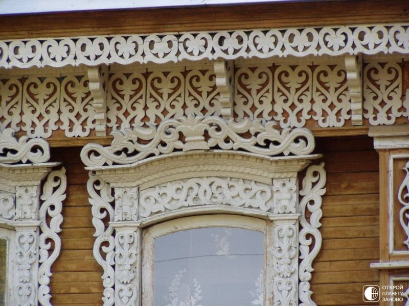 Прорезная пропильная резьба по дереву