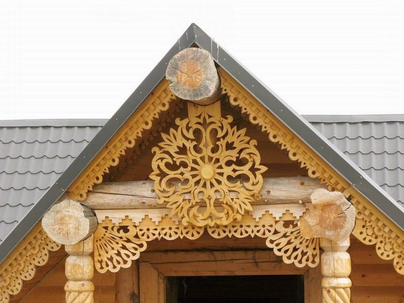 Прорезная домовая резьба наличники