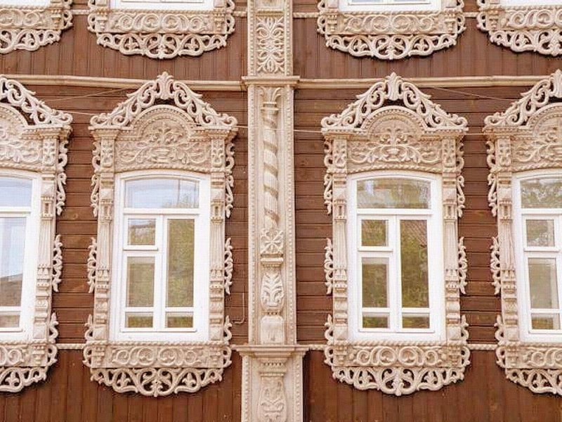 Прорезная домовая резьба наличники
