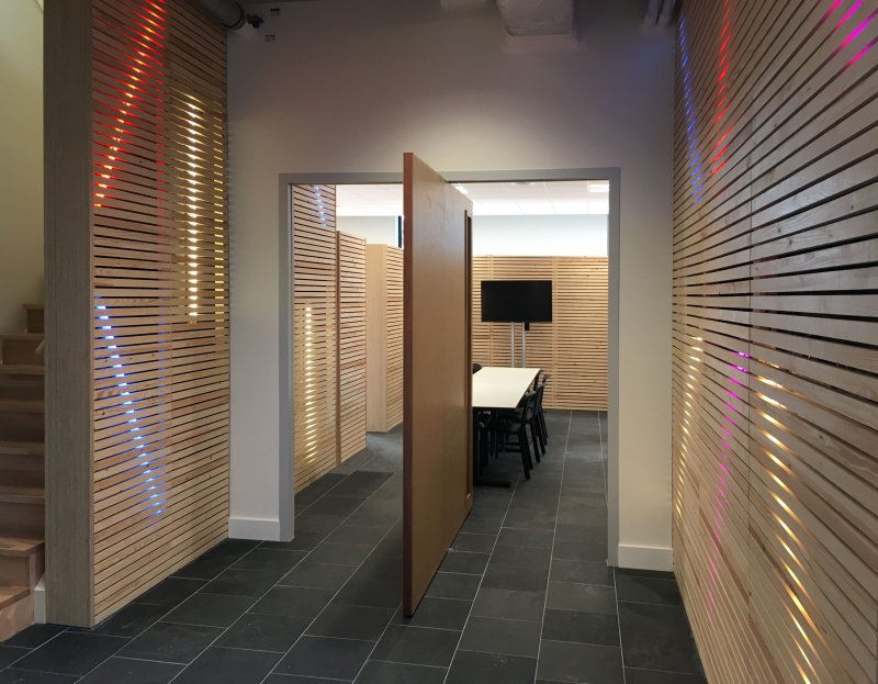 Pivot Doors Amco Cold aisle