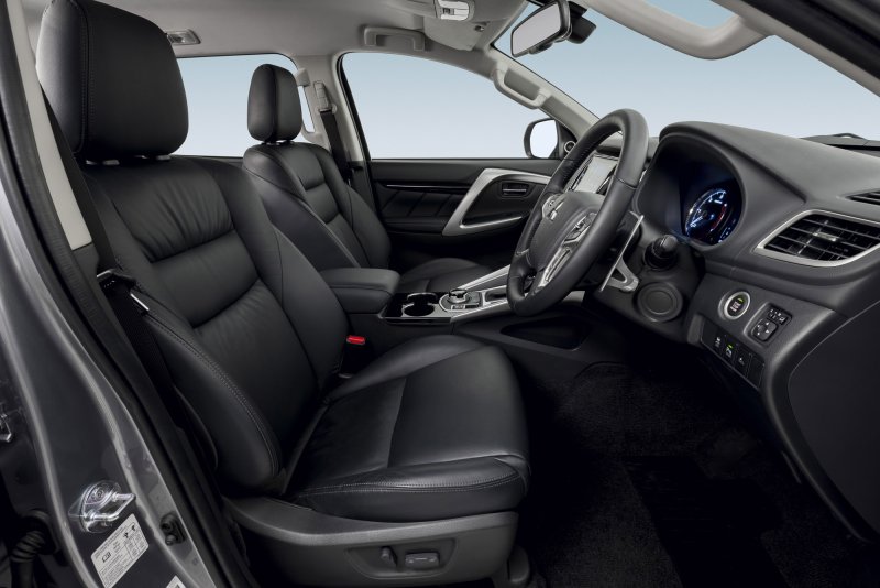 Mitsubishi Pajero Sport 2017 салон