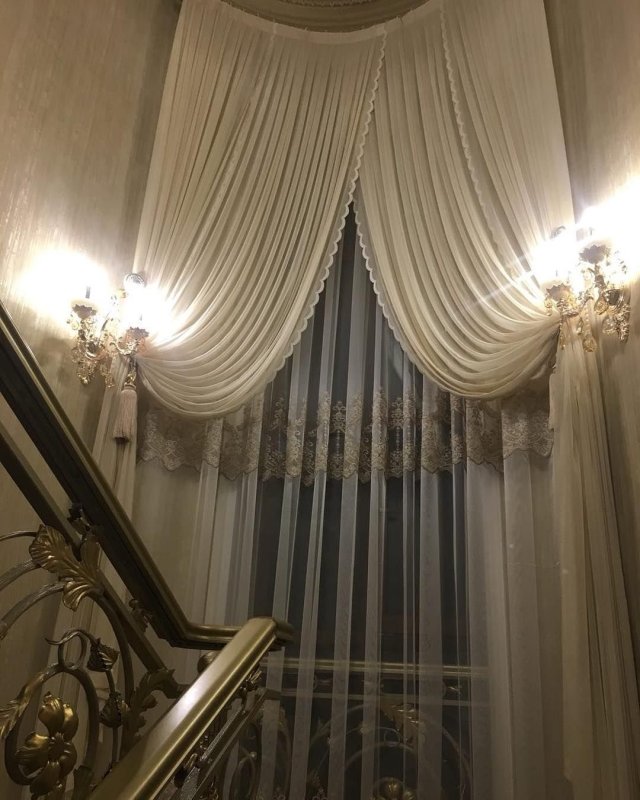 Занавески на лестничное окно