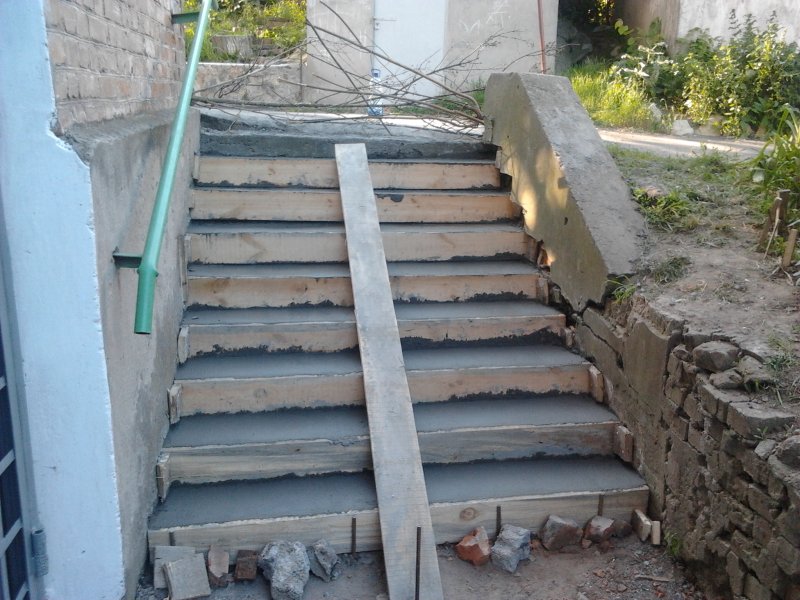 Раскрепление опалубки арматурой