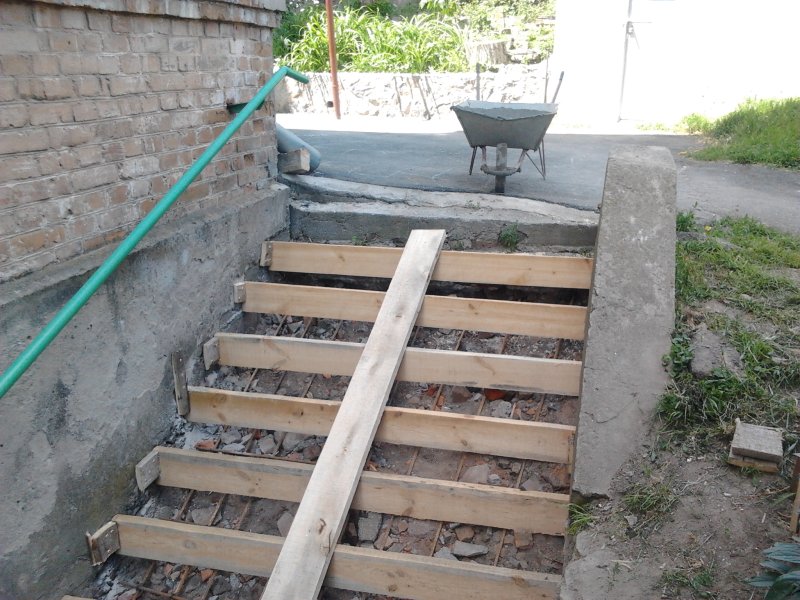 Опалубка для полукруглого крыльца из бетона