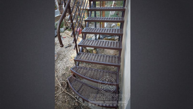 Ступеньки из просечно вытяжного листа (72 фото)