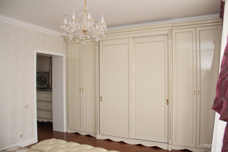 Neoclassical shkaf