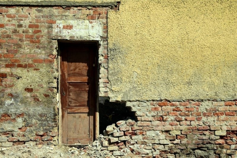Старое здание стена