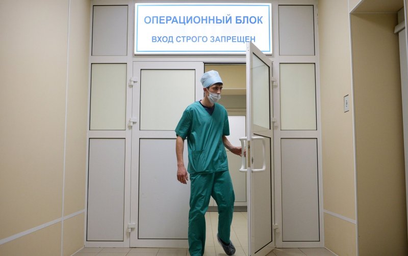 Дверь операционной