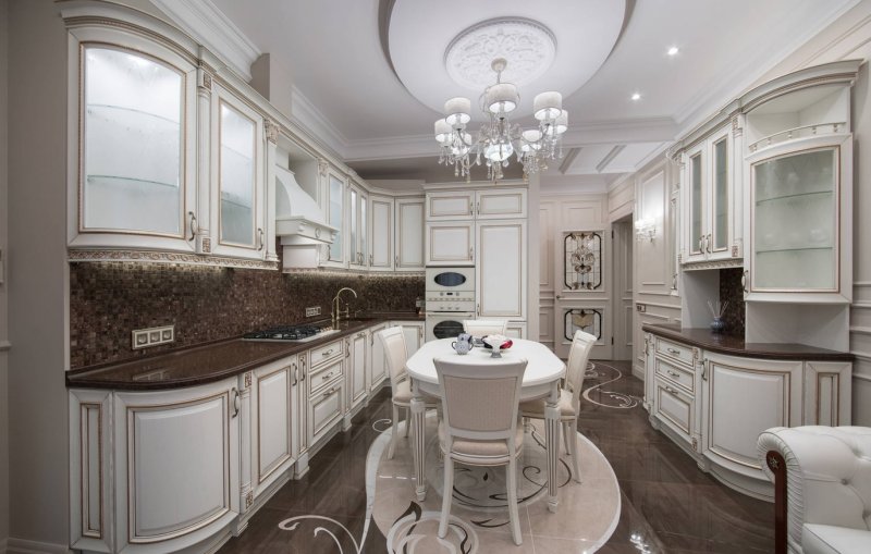 Белая кухня в классическом стиле