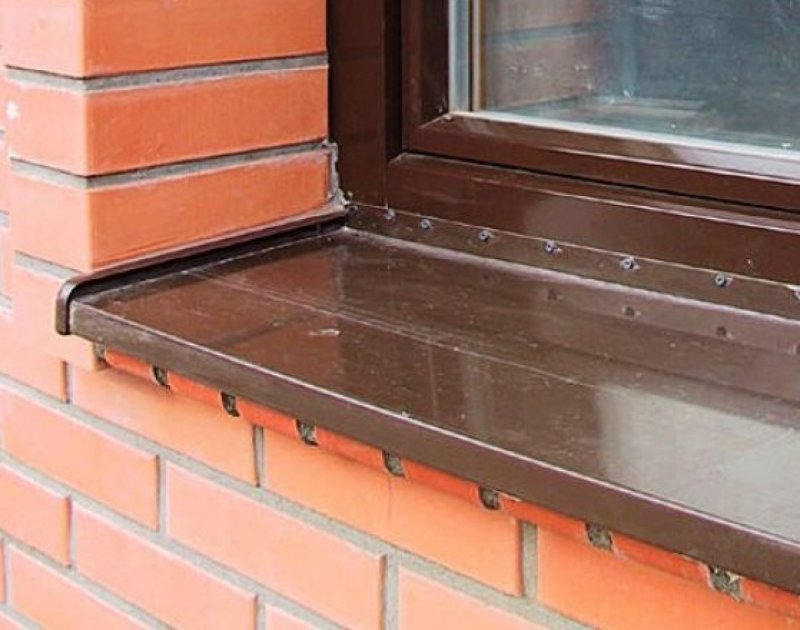 Внешний цинковый отлив окна Rehau