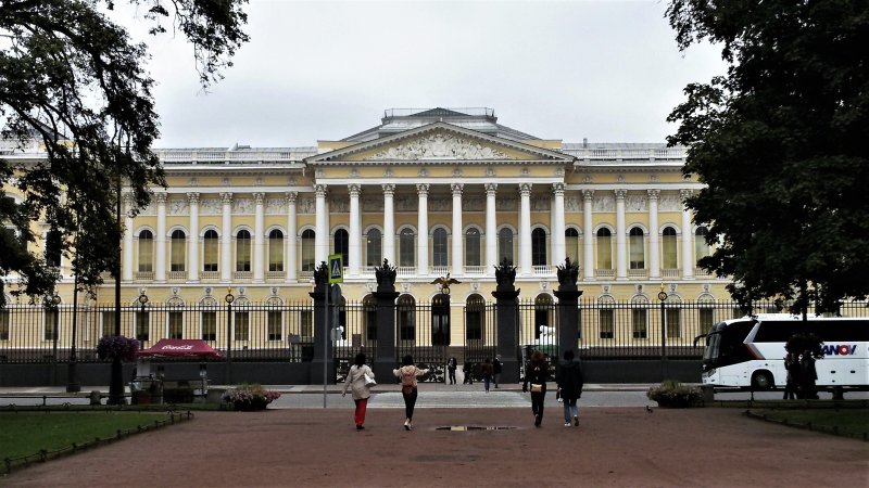 Михайловский дворец в Санкт-Петербурге парадная лестница