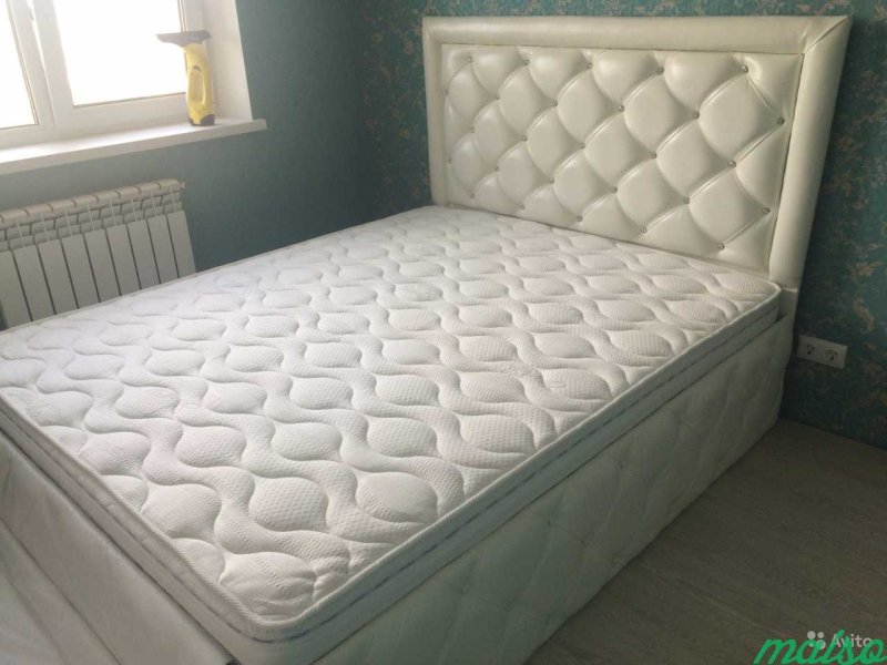Кровать с каретной стяжкой