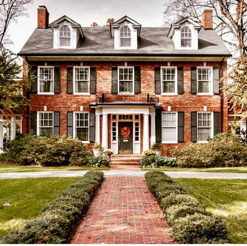 Стиль Тюдор (Tudor Revival Cottage)