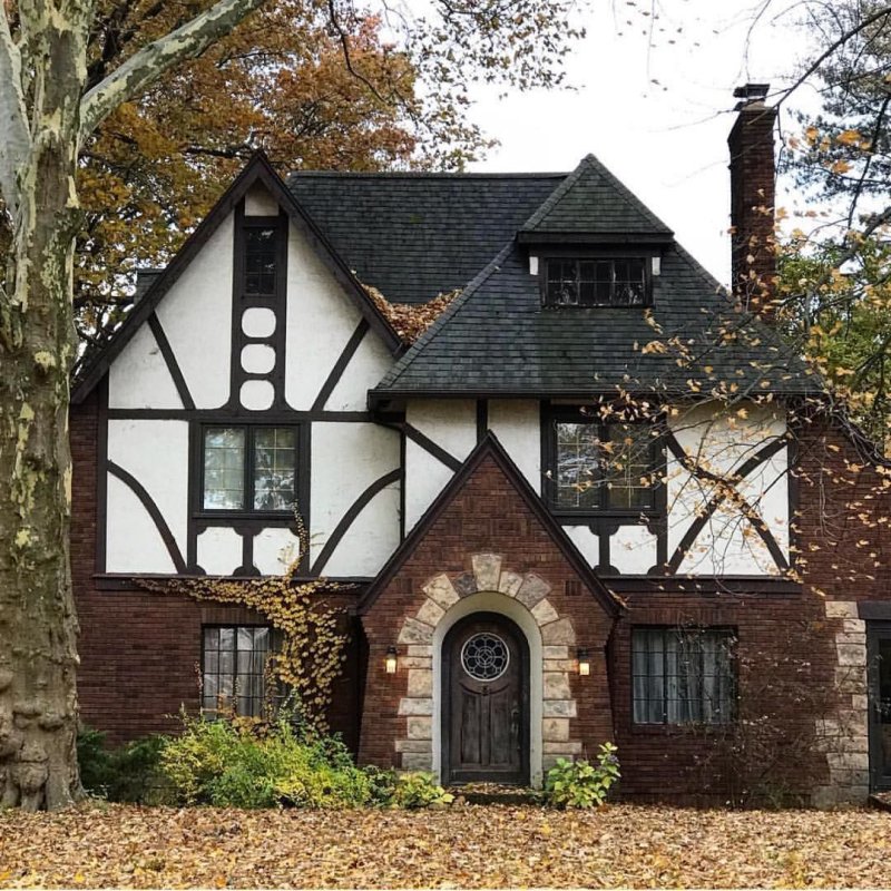 Стиль Тюдор (Tudor Revival Cottage)