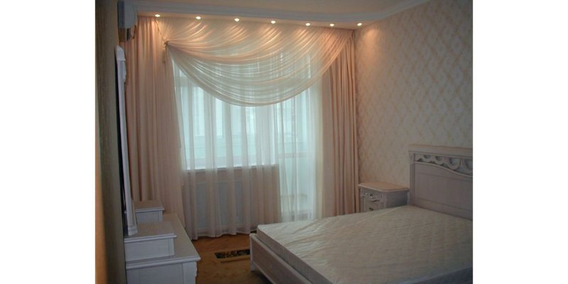 Легкие шторы в спальню
