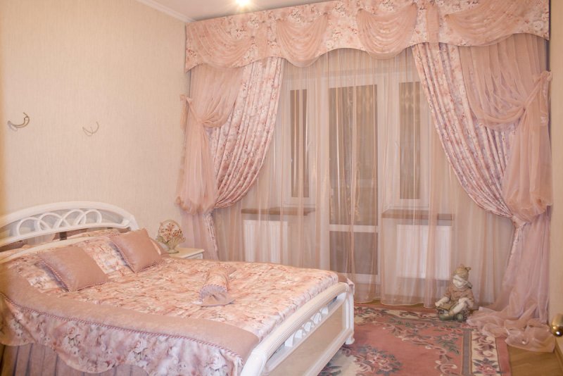 Шторы с ламбрекеном в спальню