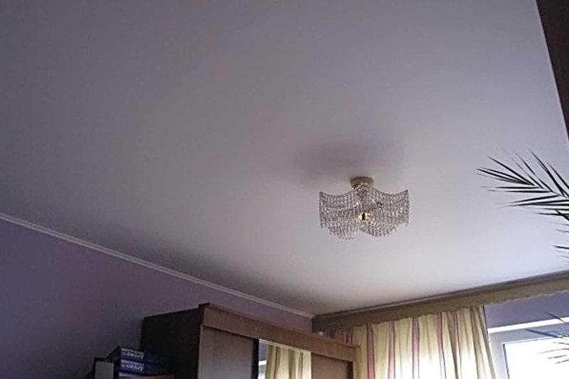 Натяж потолок в ванной