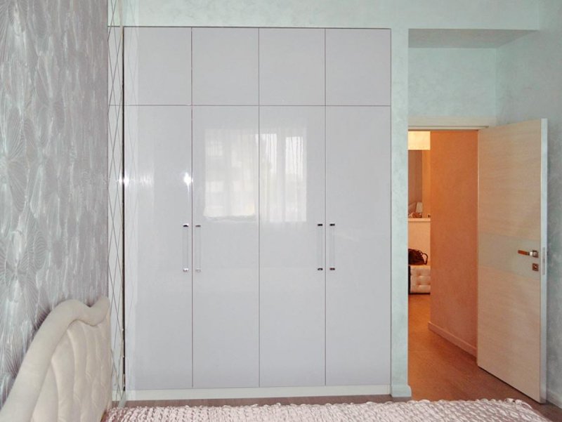Прихожая с гардеробной комнатой