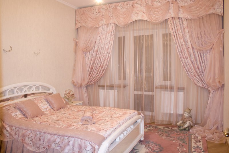 Тюли и шторы и спальный гарнитур