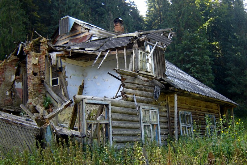 Разваливающийся дом