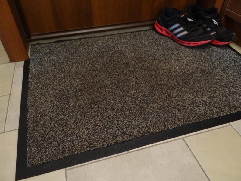 Ковер в прихожую на резиновой основе