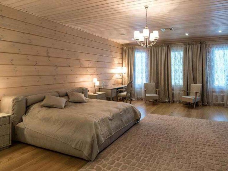 Интерьер кухни в доме из клееного бруса