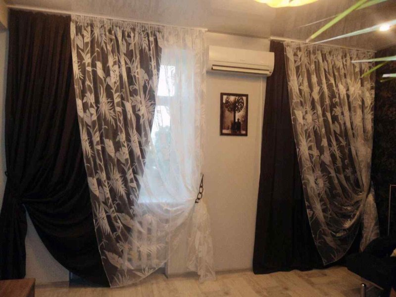 Короткие шторы в спальню