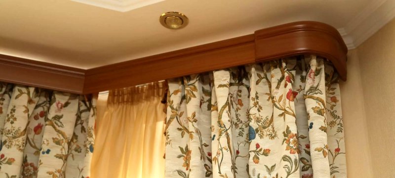 Пластиковый карниз для штор