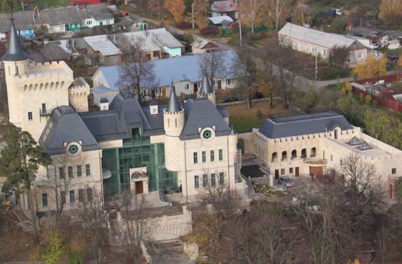 Дом Максима Галкина в деревне грязь