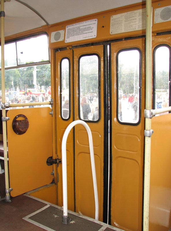Ширмовые двери ЛИАЗ 677