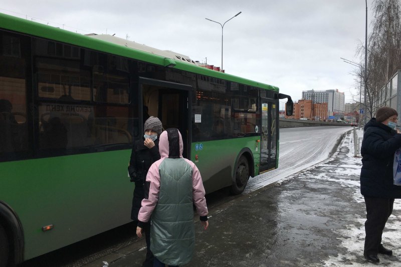 Люди в автобусе Тюмень