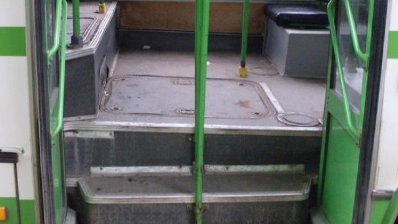 Планетарные двери в автобусе