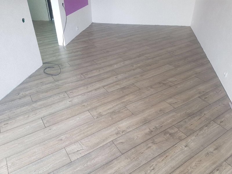 Parchet ( Sanding / Varnishing).
