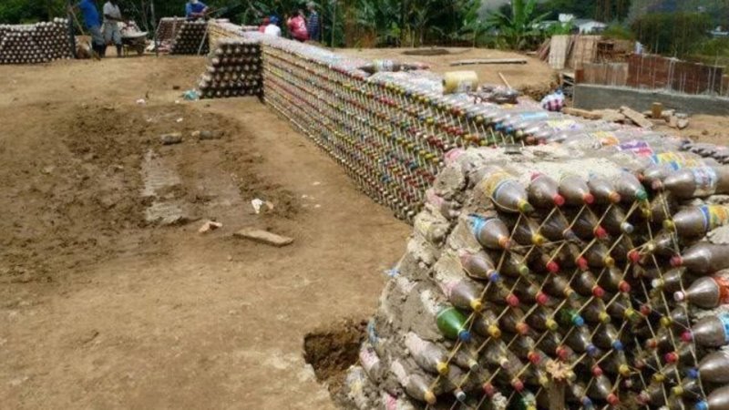 Earthship Biotecture