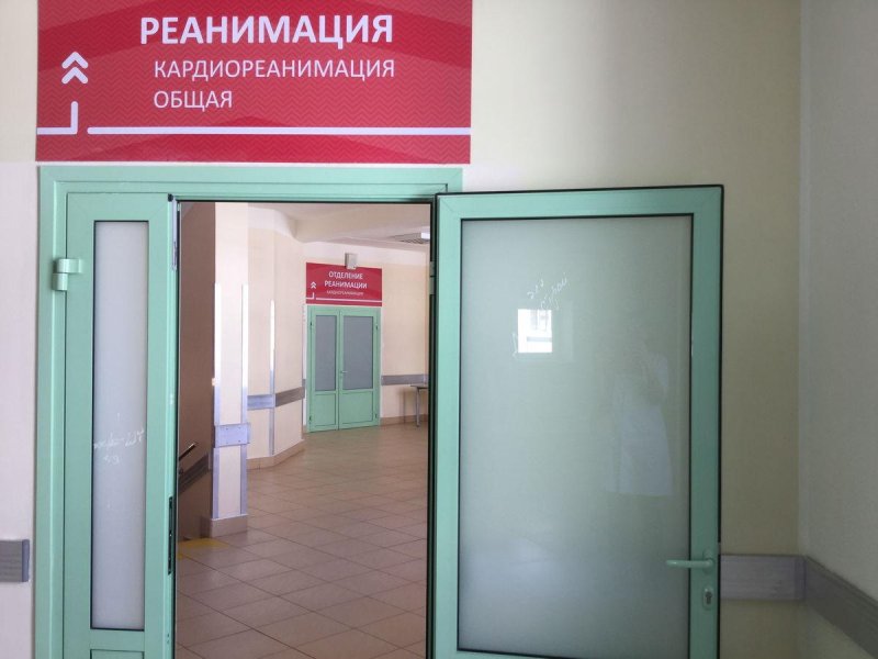 Больница реанимация дверь