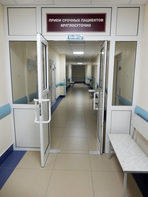 Дверь в больнице