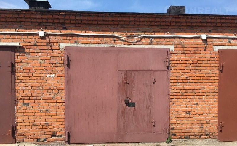 Небольшой гараж