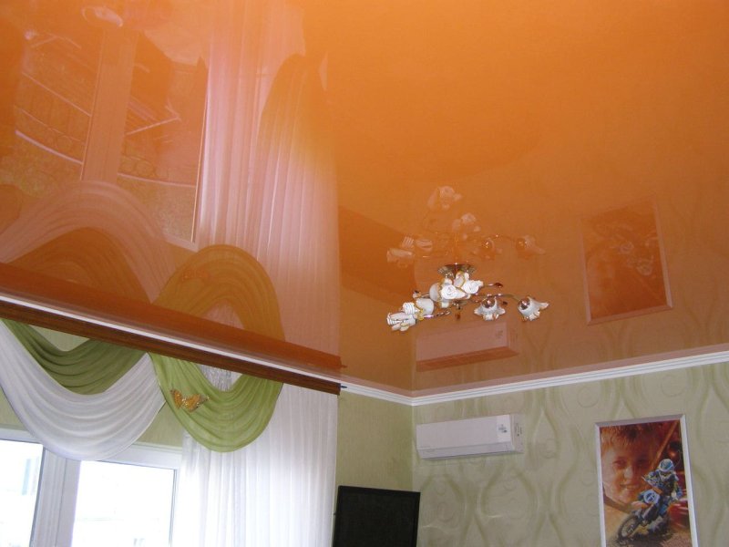 Натяжные потолки цветные глянцевые