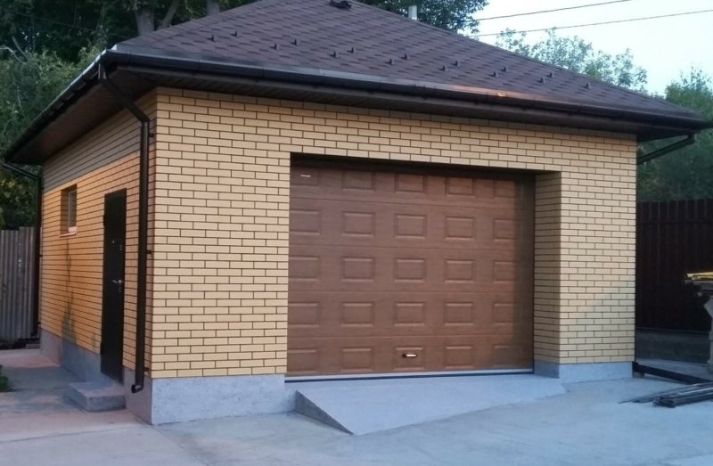 Гараж из кирпича