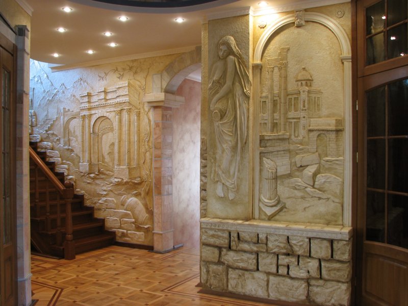 Барельеф в коридоре