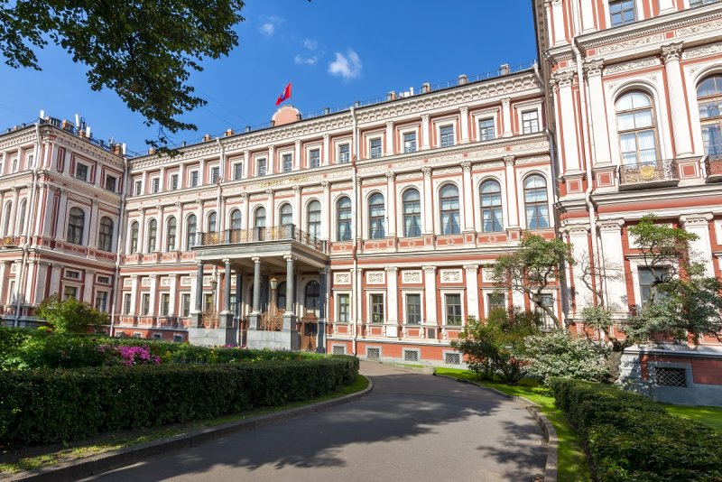 Парадная лестница Николаевского дворца в Петербурге