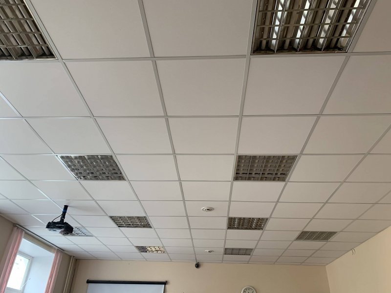 Разноцветный потолок