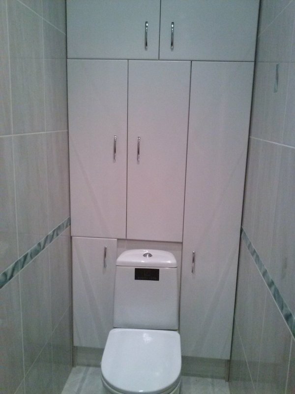 Закрыть трубы в туалете шкафом