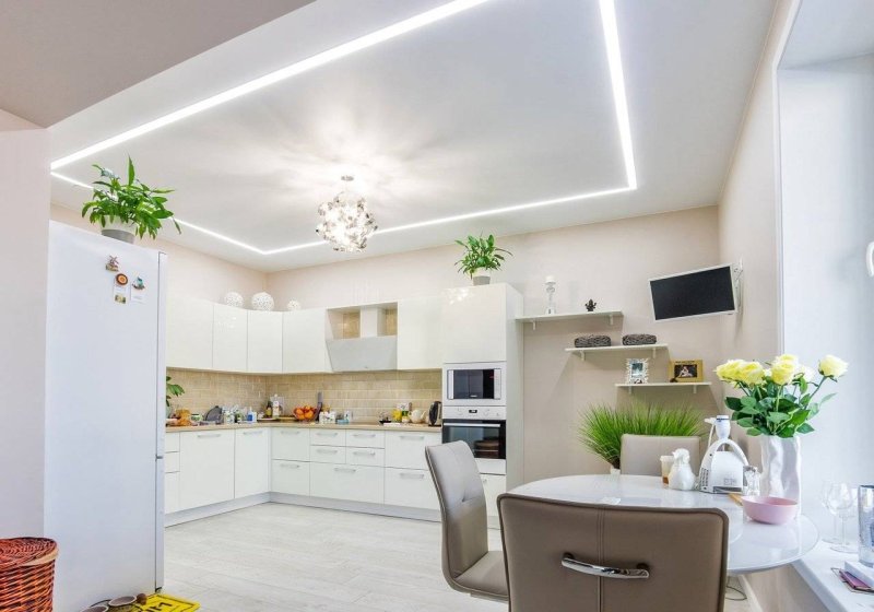 Точечное освещение в кухне гостиной