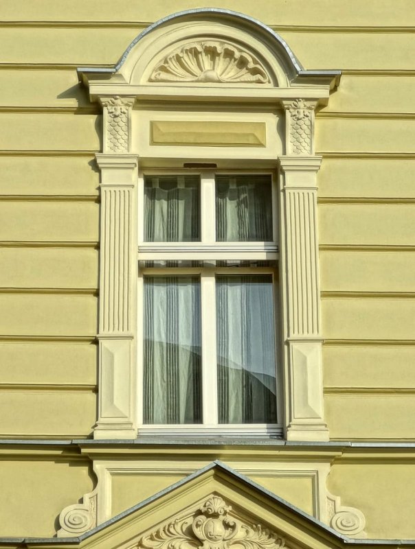 Сандрик в стиле Ампир