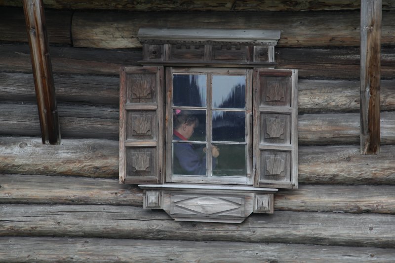 Окно в избе