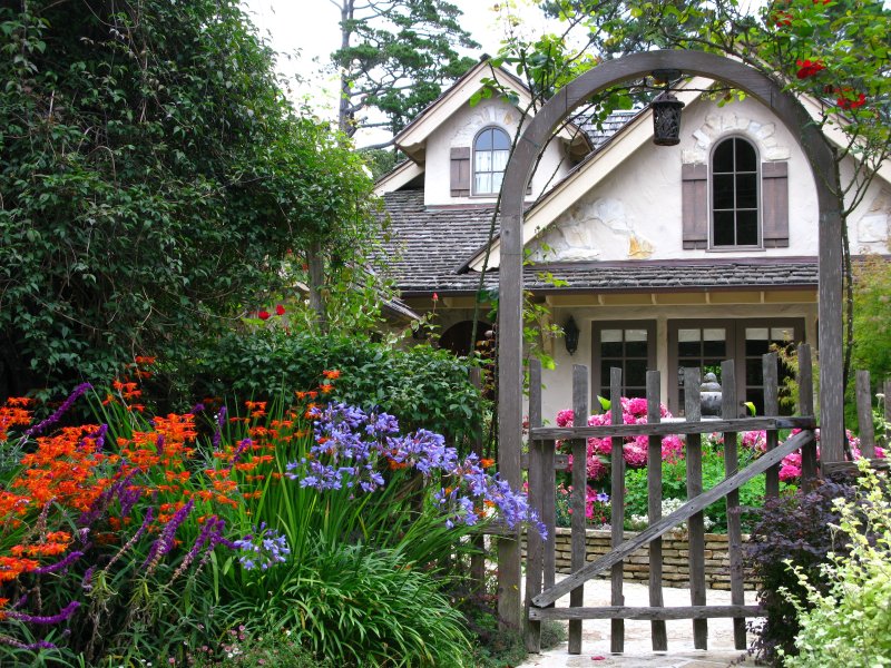 Коттеджный сад Cottage Garden