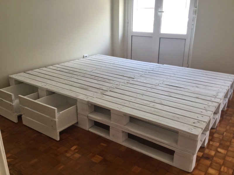 Кровать из паллетов