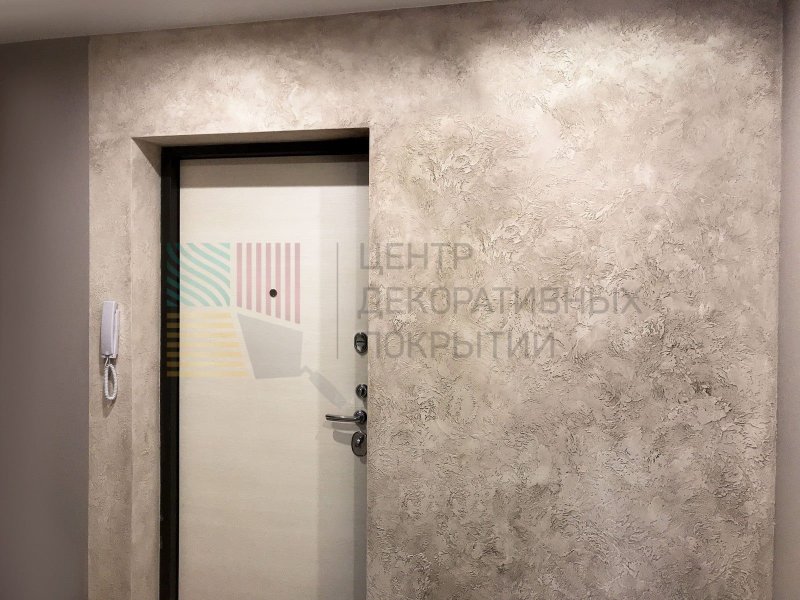 Фактурная штукатурка в коридоре