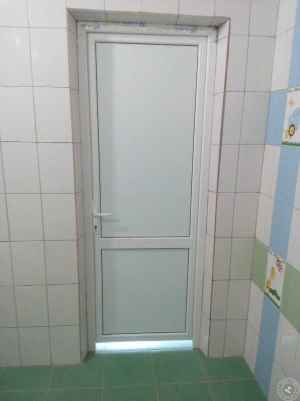 Пластиковые двери в комнату